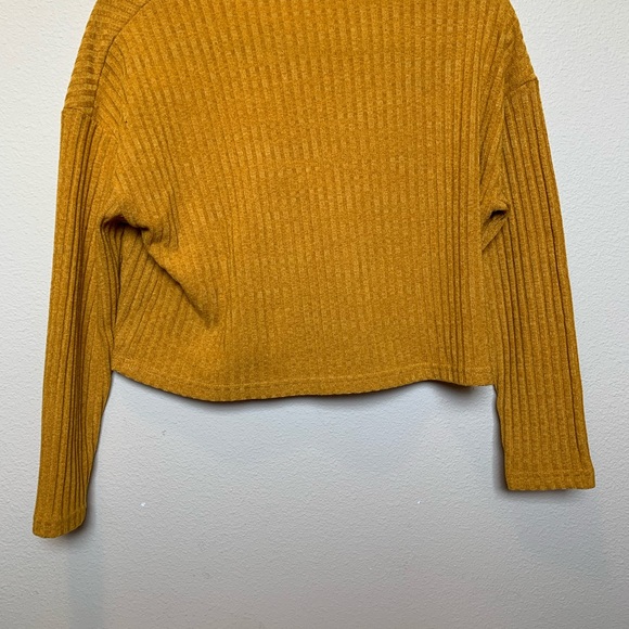 Artic besr mustard crop top long sleeve medium - Picture 3 of 4